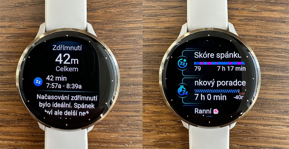 Pohled na displej hodinek Venu 3S